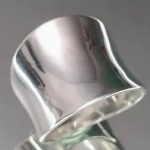 Vintage Boho Style Smooth Concave Wide Cigar Unisex Band Statement Ring - Picture 3 of 4